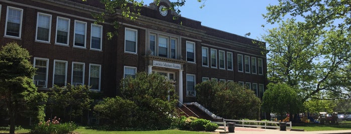 Lawrence Woodmere Academy is one of SCHOOLS.