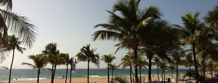 Las Olas, Beach Enteance is one of สถานที่ที่ Mariesther ถูกใจ.