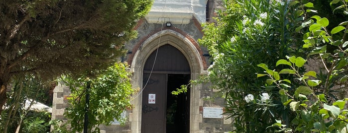 Aya Fotini Rum Ortodoks Kilisesi is one of İstanbul Avrupa Yakası #4 🍁🍃.