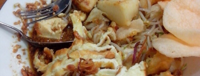 Kupat Tahu Magelang 'AA' is one of Indonesian Food (<7 Rated).