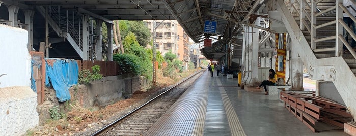 Currey Road Railway Station is one of Central Line (Mumbai Suburban Railway).