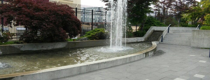 PSNS Memorial Plaza is one of Lieux qui ont plu à Enrique.