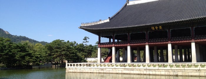 경복궁 is one of Grand Palaces.