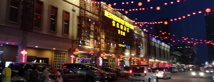 露夜園海鮮酒家 is one of 酒家大饭店.