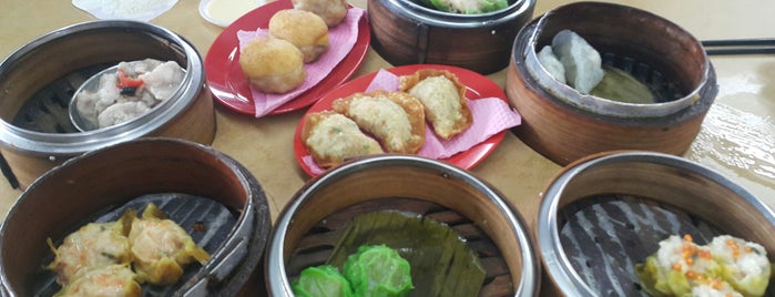 Double L Restaurant 老地方茶餐室 is one of Good food :).