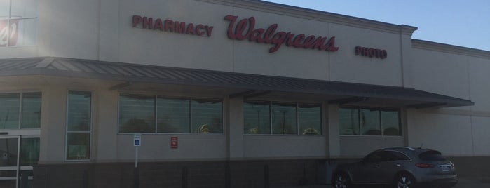 Walgreens is one of สถานที่ที่ Shane ถูกใจ.
