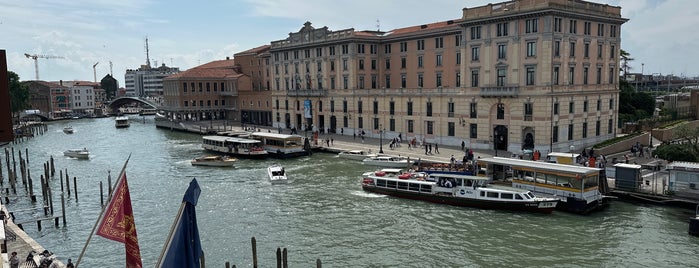 Hotel Carlton & Grand Canal Venice is one of Venedik.