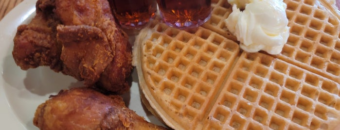 Roscoe's House of Chicken and Waffles is one of Darcey 님이 저장한 장소.