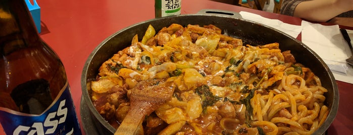 Mapo Chicken is one of Brandonさんのお気に入りスポット.