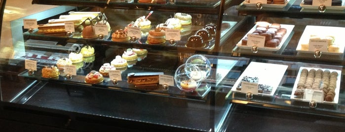 CH Patisserie is one of Locais curtidos por Eric.