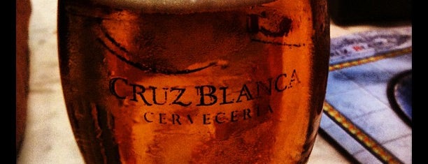 Cruz Blanca - Cerveceria is one of สถานที่ที่ Alejandro ถูกใจ.