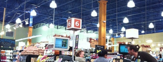 Whole Foods Market is one of Orte, die Zach gefallen.