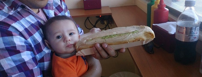 Sandwichería Queens is one of Carlos : понравившиеся места.