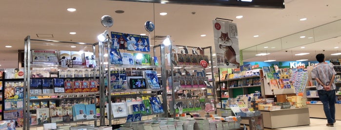 未来屋書店 イオンモール茨木店 is one of Bookstores.