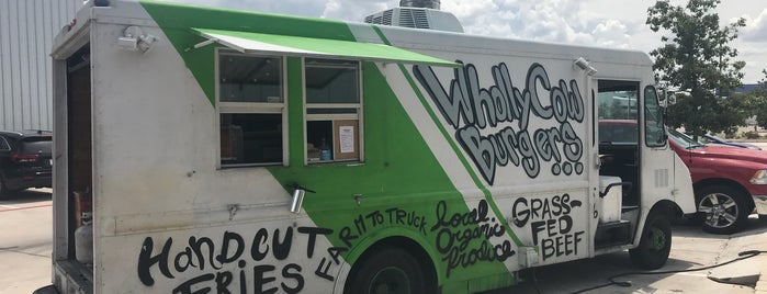 Wholly Cow Food Truck is one of Orte, die Kelsey gefallen.