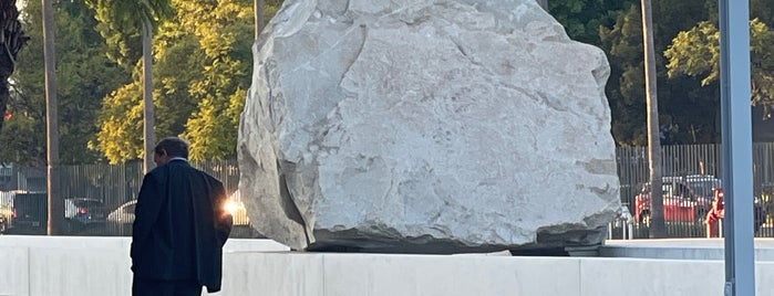 Levitated Mass is one of LA Weekly 10x Level up - VMG.