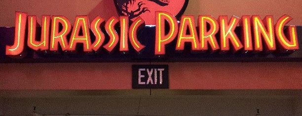 Jurassic Parking Lot is one of Lieux qui ont plu à Ryan.