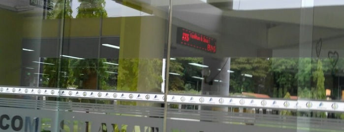 Perpustakaan ITS Surabaya is one of Kantor.