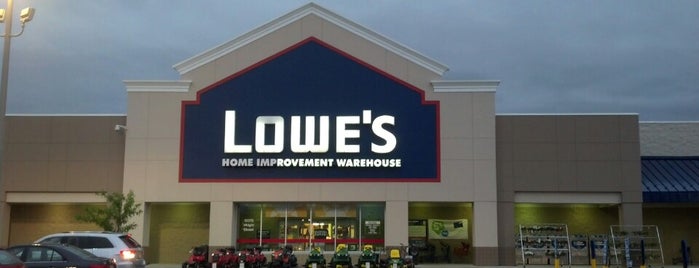 Lowe's is one of สถานที่ที่ Ray L. ถูกใจ.