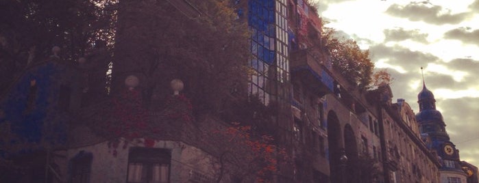 Hundertwasserhaus is one of สถานที่ที่ Olav A. ถูกใจ.