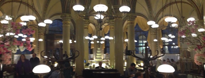 Café Central is one of Olav A.'ın Beğendiği Mekanlar.