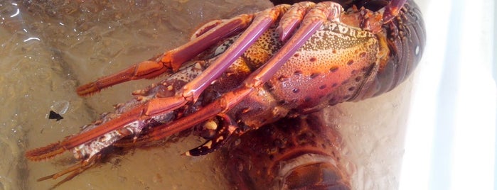 Mercado de Peixe da Prainha is one of Orte, die Karina gefallen.