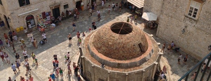 Onofriobrunnen is one of Zdravo, Dubrovnik!.