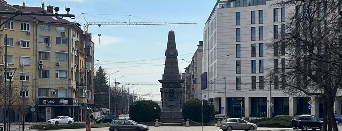 Паметник "Васил Левски" is one of สถานที่ที่ Silvina ถูกใจ.