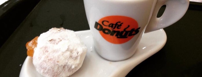 Café Donuts is one of Lugares agora CONHECIDOS.