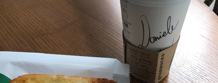 Starbucks is one of Dani 님이 좋아한 장소.