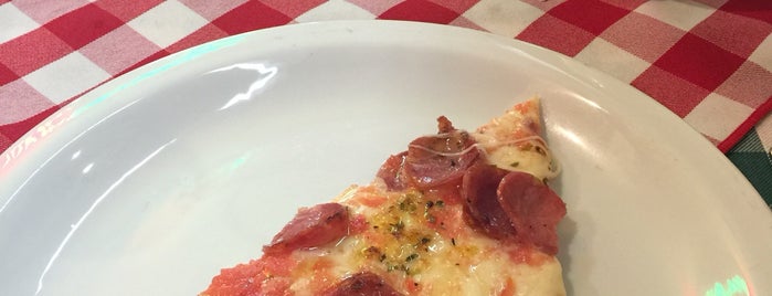 Pizzaria Castelões is one of Daniさんのお気に入りスポット.