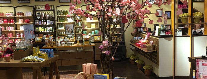 L'Occitane en Provence is one of Daniさんのお気に入りスポット.