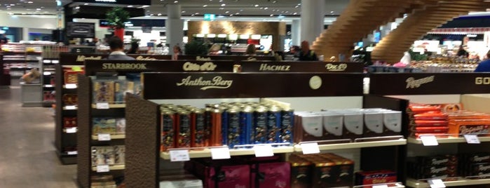 Heinemann Duty Free Shop is one of Tomek’s Liked Places.