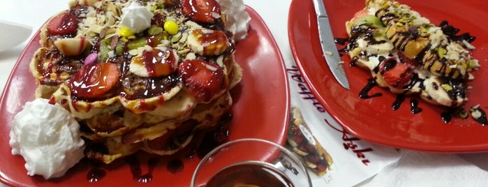Waffle Aşkı Plus CAFE is one of สถานที่ที่ Mfiliz ถูกใจ.