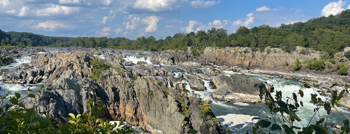 Great Falls Park is one of สถานที่ที่ Cynthia ถูกใจ.