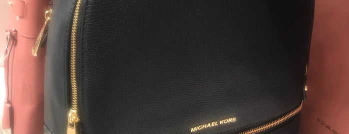 Michael Kors is one of Enriqueさんのお気に入りスポット.