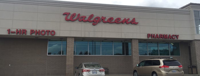 Walgreens is one of Locais curtidos por Nancy.
