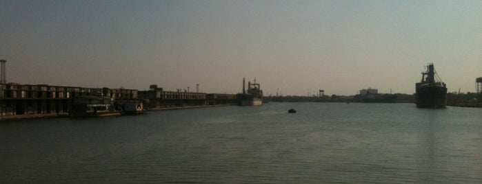 Khidirpur Docks is one of Kolkata.