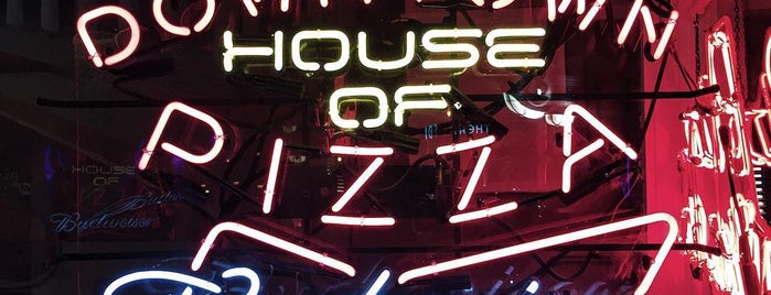 Downtown House Of Pizza is one of สถานที่ที่ Mauricio ถูกใจ.