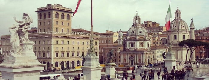 Piazza Venezia is one of Mia Italia 3 |Lazio, Liguria| + Vaticano.