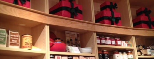 Williams-Sonoma is one of Orte, die Terri gefallen.