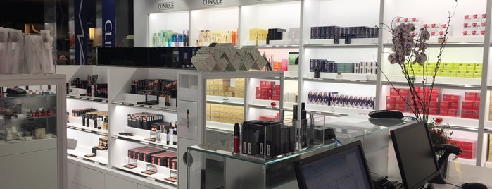 The Cosmetics Company Store is one of Sampa.