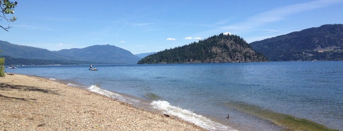 Shuswap Lake Provincial Park is one of Lizzieさんのお気に入りスポット.