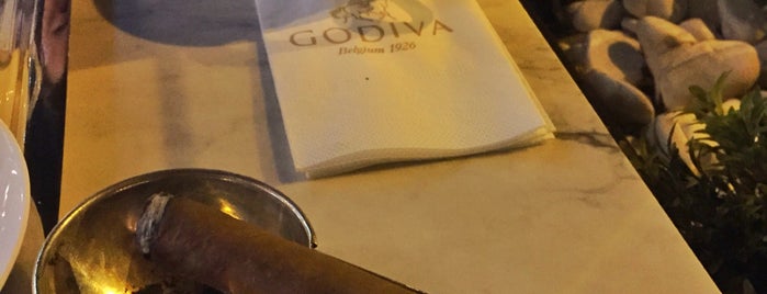 Godiva is one of สถานที่ที่ Okan ถูกใจ.