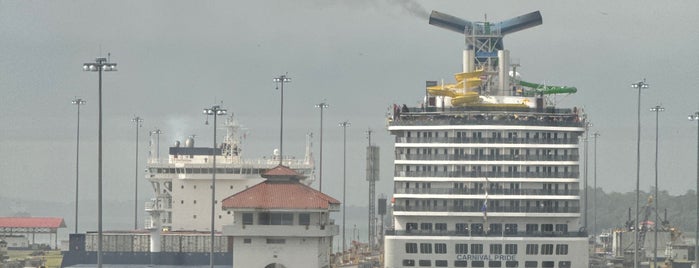 Canal de Panamá is one of Panama.