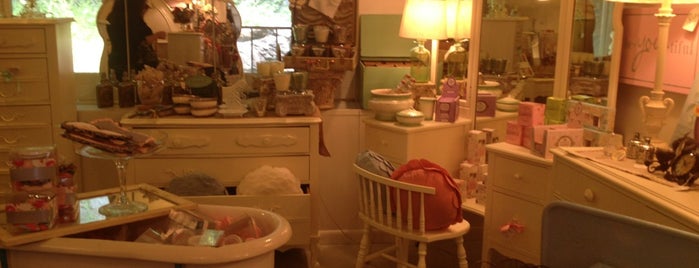Vintage Bliss Boutique is one of ellicott city.