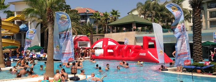 Alva Donna Pool Bar is one of Денис'ın Beğendiği Mekanlar.