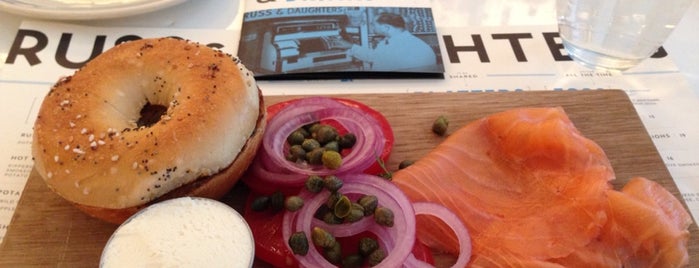 Russ & Daughters Café is one of Posti salvati di Ingrid.