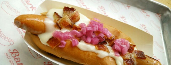 Bark Hot Dogs is one of Lauraさんのお気に入りスポット.