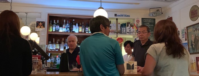 Kevin's Bar is one of Tempat yang Disukai Nobuyuki.